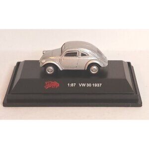 Malibu International Volkswagon Beetle Diecast 1937 1:87 Scale Silver Excellent